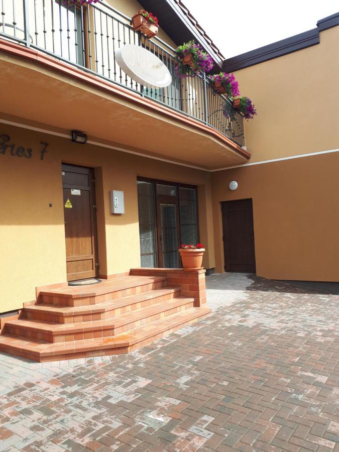 Juro Guest House โชเล ภายนอก รูปภาพ