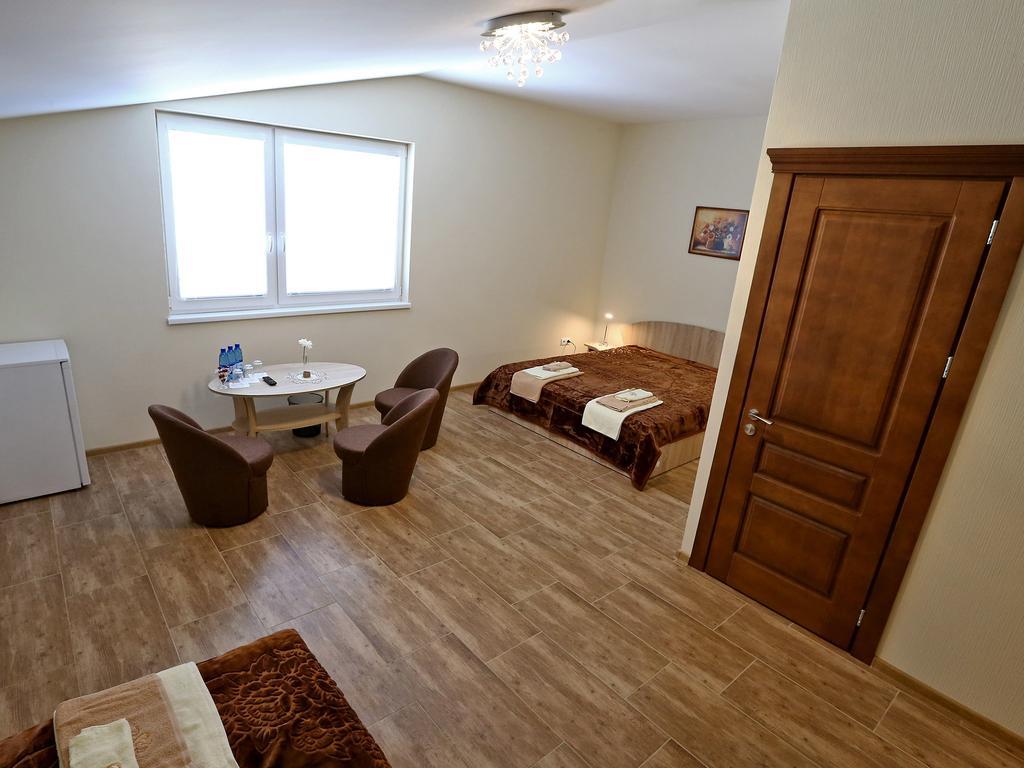 Juro Guest House โชเล ภายนอก รูปภาพ